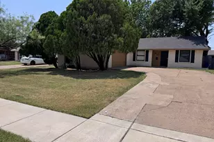 1610 Kingston Dr, Grand Prairie, TX 75051 - Photo 2