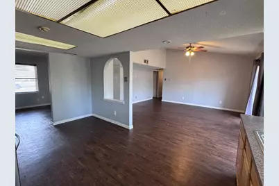 1610 Kingston Drive, Grand Prairie, TX 75051 - Photo 16