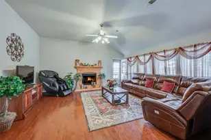 5804 Silver Sage Ln, Grand Prairie, TX 75052 - Photo 12