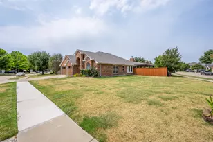 5804 Silver Sage Ln, Grand Prairie, TX 75052 - Photo 2