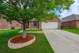1913 Grand Fir Dr, Little Elm, TX 75068 - Photo 4