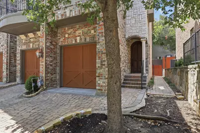 748 Rockingham Drive, Irving, TX 75063 - Photo 2