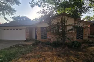 1117 Blue Carriage Ln N, Fort Worth, TX 76120 - Photo 1