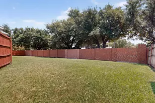300 Cosbie Dr, Irving, TX 75063 - Photo 34