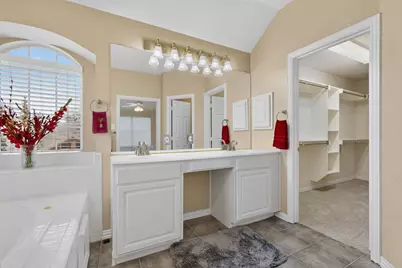 300 Cosbie Drive, Irving, TX 75063 - Photo 24