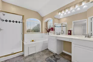 300 Cosbie Dr, Irving, TX 75063 - Photo 22