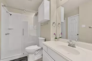 300 Cosbie Dr, Irving, TX 75063 - Photo 26