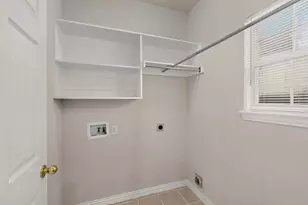 300 Cosbie Dr, Irving, TX 75063 - Photo 16