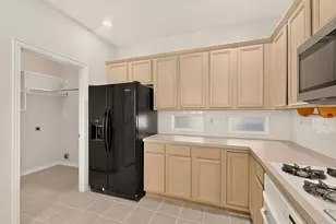 300 Cosbie Dr, Irving, TX 75063 - Photo 14