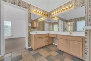 2200 Meadowstone Dr, Carrollton, TX 75006 - Photo 10