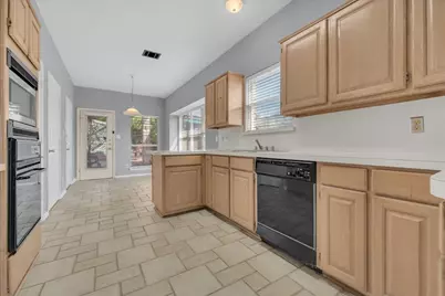 2200 Meadowstone Drive, Carrollton, TX 75006 - Photo 6
