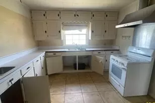 2332 Glencrest Dr, Fort Worth, TX 76119 - Photo 8