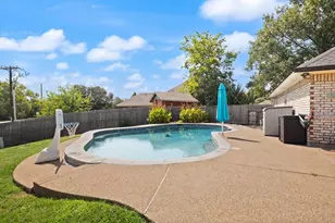 10200 Fieldcrest Dr, Benbrook, TX 76126 - Photo 38