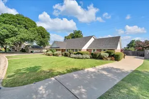 4412 Fiesta Cir E, Fort Worth, TX 76133 - Photo 2