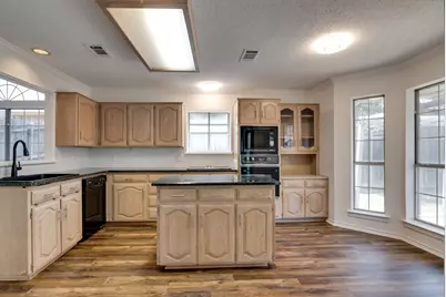 319 Kessler Drive, Euless, TX 76039 - Photo 14