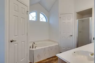 319 Kessler Dr, Euless, TX 76039 - Photo 22