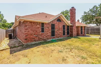 319 Kessler Drive, Euless, TX 76039 - Photo 30
