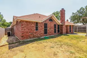 319 Kessler Dr, Euless, TX 76039 - Photo 30