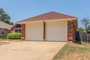 319 Kessler Dr, Euless, TX 76039 - Photo 32