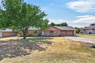 164 Creekview Dr E, Red Oak, TX 75154 - Photo 1
