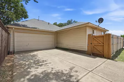 313 Pecos Drive, Irving, TX 75063 - Photo 32