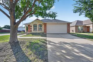 1337 Gayle St, Burleson, TX 76028 - Photo 2