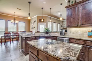 8401 Fullerton Dr, Cleburne, TX 76033 - Photo 10