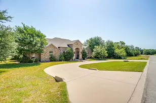 8401 Fullerton Dr, Cleburne, TX 76033 - Photo 6