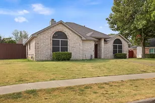 2037 Vista Dr, Lewisville, TX 75067 - Photo 2