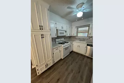 307 Ables Street, Granbury, TX 76048 - Photo 10