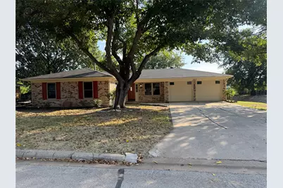 307 Ables Street, Granbury, TX 76048 - Photo 2