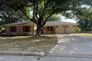 307 Ables St, Granbury, TX 76048 - Photo 2