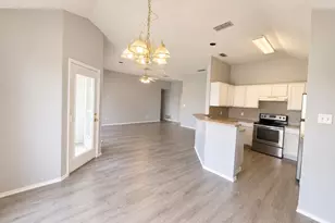 1817 Canterbury Cir, Fort Worth, TX 76112 - Photo 2