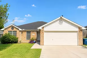 1817 Canterbury Cir, Fort Worth, TX 76112 - Photo 1