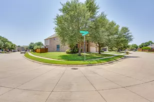1220 Berkeley Dr, Burleson, TX 76028 - Photo 2