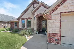 427 River Bank Ln, Granbury, TX 76049 - Photo 2