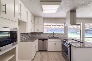 2136 Mountainview Dr, Hurst, TX 76054 - Photo 2