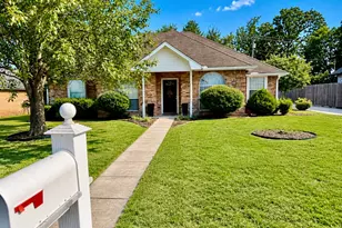 3910 Castlegate Dr, Paris, TX 75462 - Photo 1