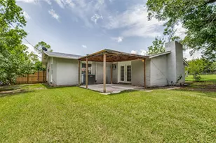 3221 Ridgeview Cir, Irving, TX 75062 - Photo 12