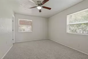 3221 Ridgeview Cir, Irving, TX 75062 - Photo 8