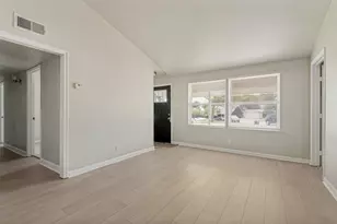 3221 Ridgeview Cir, Irving, TX 75062 - Photo 2