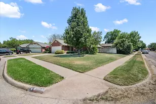 4209 Worth Forest Dr, Arlington, TX 76016 - Photo 2