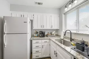 2114 Valleywood Dr, Arlington, TX 76013 - Photo 6