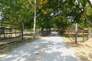 897 John George Ln, Sanger, TX 76266 - Photo 4
