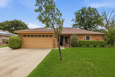 1104 Monterrey Street, Bedford, TX 76022 - Photo 2