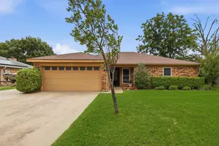 1104 Monterrey St, Bedford, TX 76022 - Photo 2