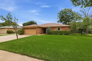1104 Monterrey St, Bedford, TX 76022 - Photo 4