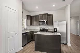 744 Layton Ct, Seagoville, TX 75159 - Photo 2