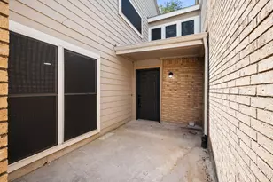 2706 Creekwood Ct, Carrollton, TX 75006 - Photo 4