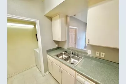 631 Texas Street, Denton, TX 76209 - Photo 6